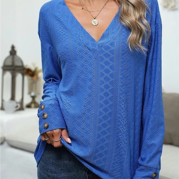 Elegant Blue Lace V-Neck Blouse - Picture 3 of 7